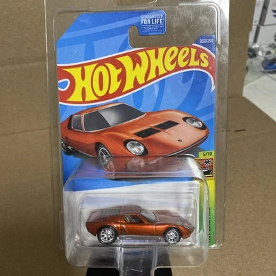 Hot Wheels '71 Lamborghini Miura SV Super Treasure Hunt STH CON PROTECTOR Foto 1 de 4
