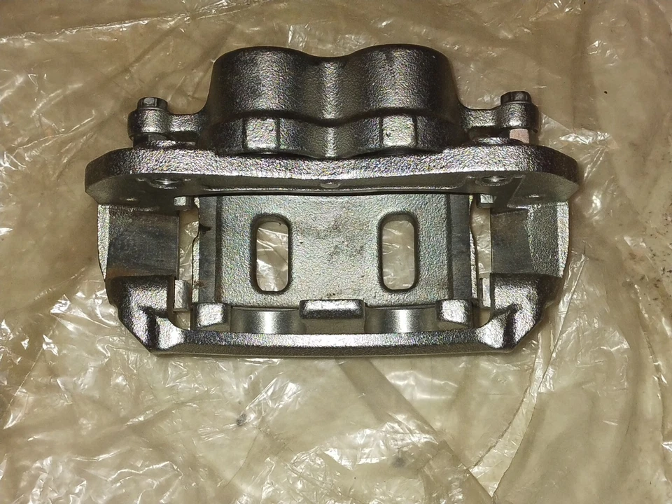 2008 to 2010 Saturn Vue brake caliper front right - Image 1 of 3