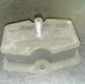 Volvo 262 264 & 265 New Engine Mounts (QTY 2) 1272949 - Picture 1 of 1