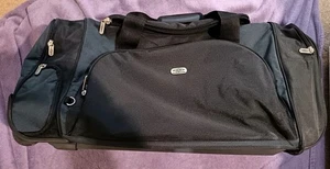 Umbro Retro Large Black Wheeled Duffel Bag wit Telscopic handle & Shoulder strap - Picture 1 of 15