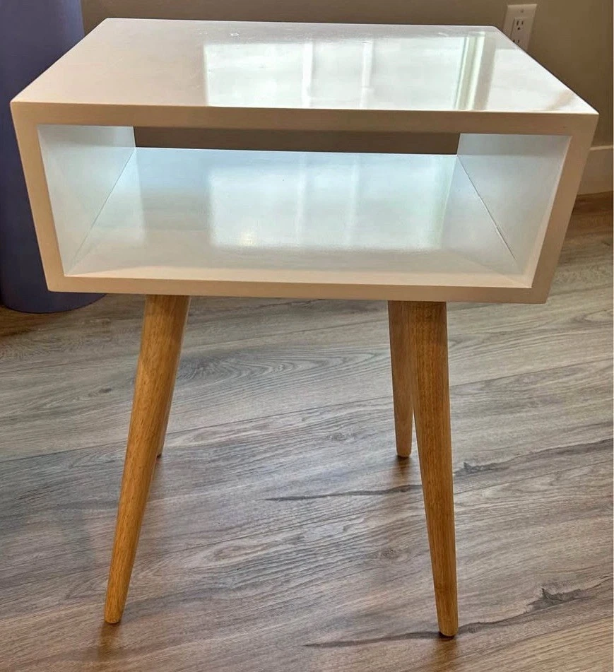 Белый столик середины века - Изображение 1 из 1