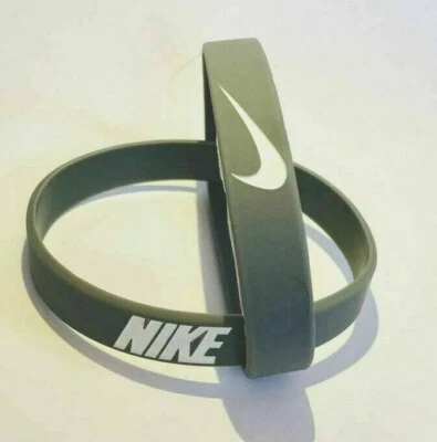 Nike Baller Band Pulsera de Goma de Silicona Gris Oscuro Blanco Dunks Jordan 1 Mid NUEVO Foto 1 de 4