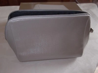 La Prairie 化妆品化妆盒带盒,银色,空 — 第 1/4 张图片