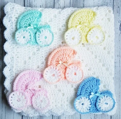 Manta de bebé de crochet | Hecha a mano | Blanca con cochecito | 25"x25"" | Envío gratuito en el Reino Unido  Foto 1 de 3
