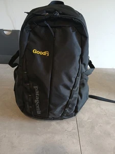 Paquete de 28 litros marca Patagonia negro refugio bolsa de computadora - excelente forma - Imagen 1 de 14