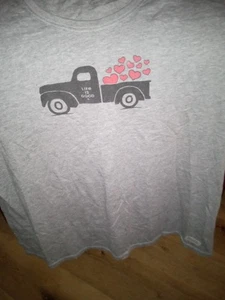 LIFE IS GOOD XXL Pizkup Truck graues T-Shirt mit FANTASIEVOLLEN HERZEN im Rücken - Bild 1 von 3