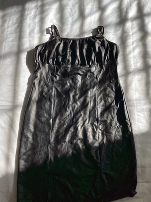 Mini vestido de cuero sintético (talla M) Foto 1 de 4
