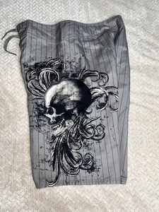 Mossimo Supply Co Skull Graphic Boardshorts Badehose grau Nadelstreifen Gr. 30 - Bild 1 von 7