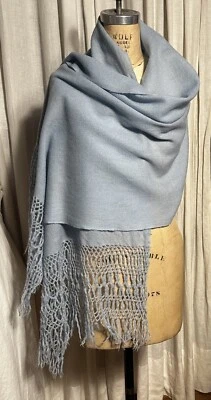 Mantón/bufanda de lana tejida azul pálido vintage para mujer usada  Foto 1 de 4