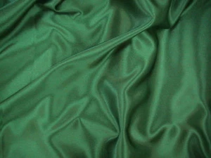 Satin Schimmer Stoff 150cm breit - Flasche. Zahlen Sie nur einen kleinen KOMBIPORTO - Bild 1 von 1