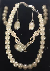 Nuovo Avon KAYLA Set Regalo 3 Pezzi PERLATO - Foto 1 di 1