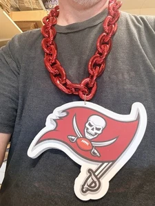 Tampa Bay Buccaneer NEW NFL BIG Fan Chain RED Necklace Foam USA SELLER - Picture 1 of 8