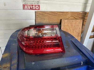 Luces de freno traseras LED rojas para Mercedes-Benz W210 E300 E320 E430 1996-2002 sedán Foto 1 de 4