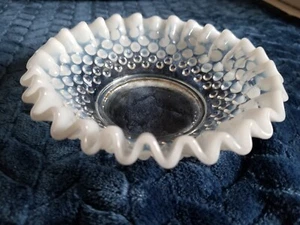 Beautiful Vintage Fenton Opalescent Hobnail 5-3/4” Ruffled Dish Bowl - Picture 1 of 5