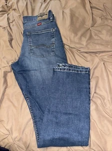Wrangler Jeans Mens 30x33 Blue Athletic Fit Premium Quality Medium Wash Denim - Picture 1 of 8