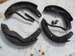 1949 1950  Chevy Styline  Deluxe Fleetline rear brake shoes with hardware shown - Bild 1 von 3