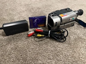 Sony Handycam CCD-TRV65 Camcorder Hi8 8mm KOMPLETT GETESTET Nachtaufnahme KÖPFE GEREINIGT! - Bild 1 von 6