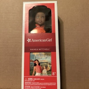 Mini American Girl Doll Mini Nanea Mitchell con libro 6" - Foto 1 di 5