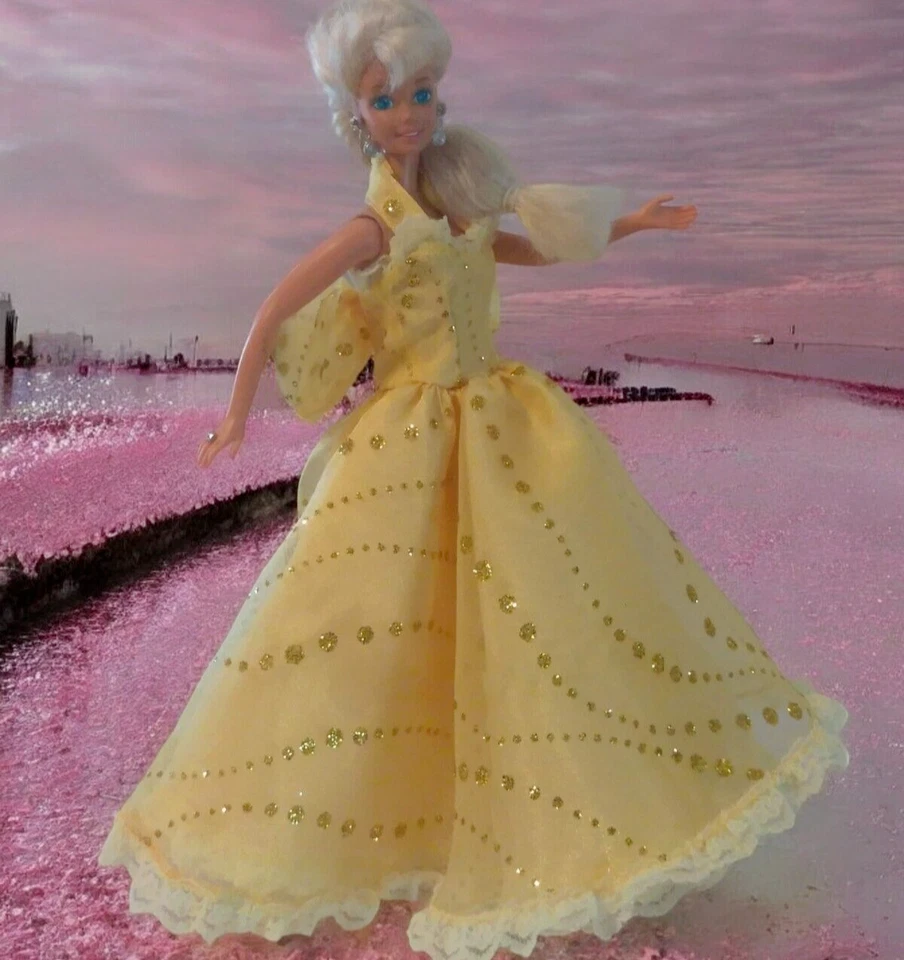 Princesa Brillante - Vestido de Baile Único Hecho a Mano Amarillo y Dorado Lunares Brillantes Muñeca Foto 1 de 4