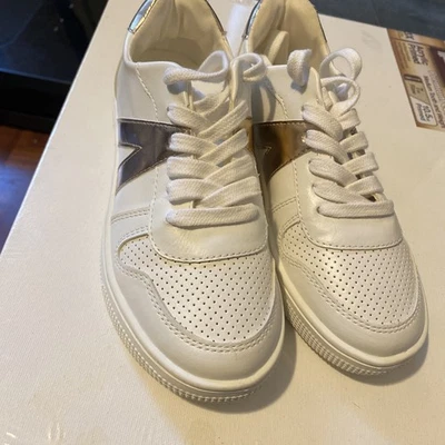 MIA Anatomic Contoured Footbed Shoes Womens Sz  2m White  Gold Sneakers Trainers - Image 1 of 4