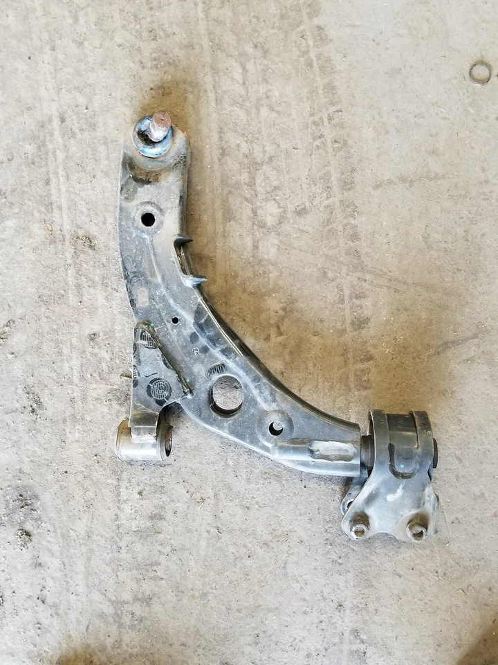 Brazo de control inferior delantero para pasajero Mazda CX-7 2007-2012  Foto 1 de 1