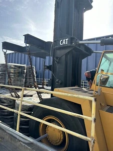 caterpillar Forklift container handling with air brakes - Picture 1 of 4