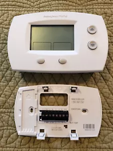 Honeywell TH5220D1003 Low Voltage Wall Thermostat, excellent working condition - Picture 1 of 2