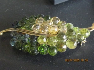 Signed LC Liz Claiborne Vintage BROOCH GRAPES? - Picture 1 of 3