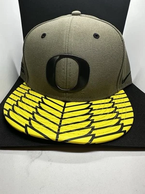 Chapéu raro Nike Oregon Ducks SnapBack Spring Game Support Our Troops PE - Imagem 1 de 4