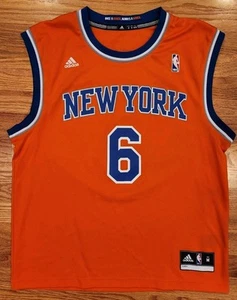Maglia Kristaps Porzingis Adidas New York Knicks #6 taglia M arancione usata NBA - Foto 1 di 24
