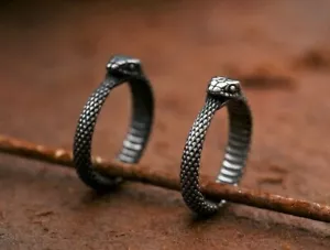 Anello serpente Ouroboros vichingo acciaio inox anello serpente norreno celtico - Foto 1 di 11