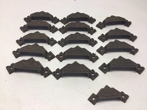 Antiguo juego de 15 tirones de cajón victorianos de hierro fundido a juego - Imagen 1 de 8