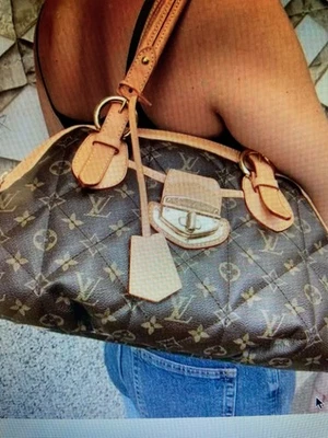 Bolso acolchado Louis Vuitton con monograma Etolie Bowling Foto 1 de 4