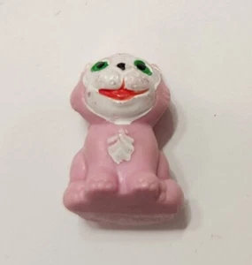 PUPPENHAUS FIGUR VINTAGE ROSA LÄCHELNDE KATZE NR. 903 HONGKONG 1 ZOLL - Bild 1 von 3