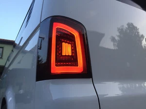 RÜCKLEUCHTEN für VW T5 BUS 03-15 HECKKLAPPE TRANSPORTER MULTIVAN SCHWARZ - Afbeelding 1 van 11