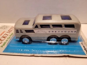 VINTAGE 1960'S or 70'S WOOLWORTH'S PLASTIC FRICTION GREYHOUND TOUR BUS on CARD - Picture 1 of 5