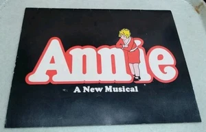 1977 Annie Broadway Musical Program Guide Souvenir Show Book - Picture 1 of 4