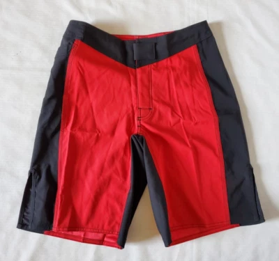 Pantalones Cortos Revgear Para Hombres 28 X 10 UFC Lucha MMA Lucha Poliéster Negro Rojo Nuevos Foto 1 de 4