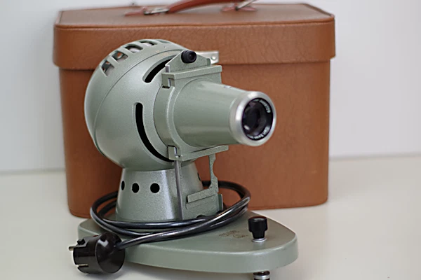 Kleinbildwerfer Kugelprojektor Carl Zeiss Jena 100 W Dia-Projektor - Bild 1 von 1