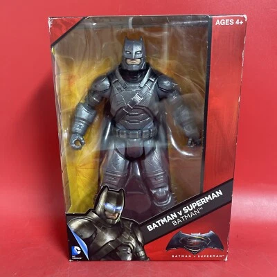 Figura de acción DC Comics Batman VS Superman Batman 12" Foto 1 de 4