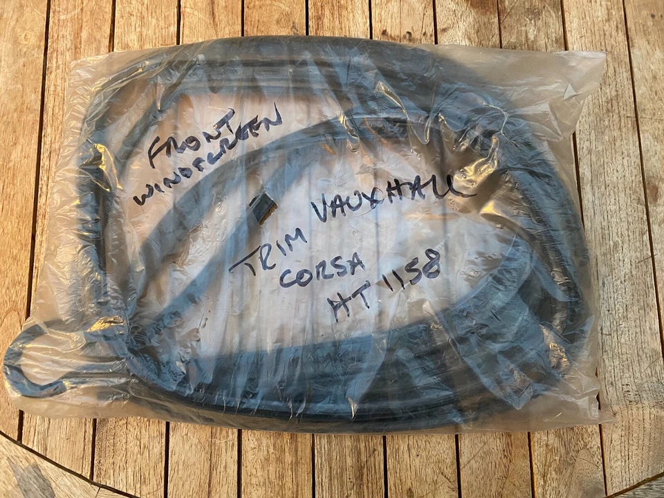 VAUXHALL CORSA B 1993-2000 MOLDURA PARABRISAS GOMA MOLDURA ENVOLVENTE OEM 90386744 Foto 1 de 1