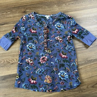 Top Sundance Azul Floral Haven Henley Texturizado Pequeño Bordado Botón Tapeta Foto 1 de 4
