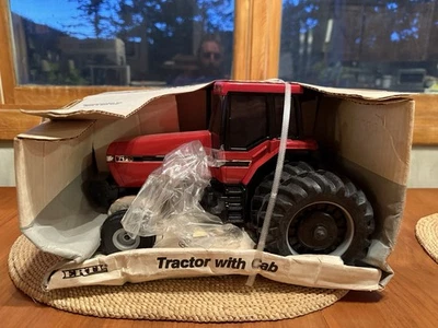 Tractor Case IH ERTL 1987 NUEVO DE COLECCIÓN 7120 de metal fundido a presión con cabina edición especial Foto 1 de 4