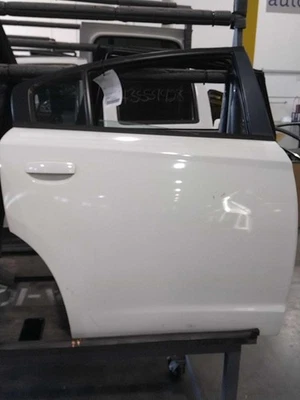 Conjunto de puerta trasera derecha usado lado trasero se adapta a: Dodge Charger 2016 grado trasero derecho Foto 1 de 4