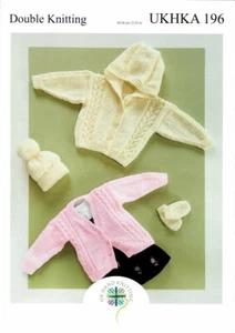 UKHKA 196 Baby Strickjacken Hut & Fäustlinge Strickmuster in DK 12-22" (30-56 cm) - Bild 1 von 3