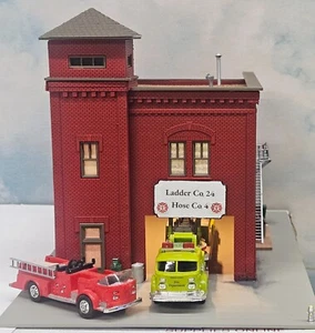 NEW BUILD HO SCALE FIRE STATION 12V LED LIGHTS 2 TRUCKS PRALINE LINDBERG CON-COR - Picture 1 of 15