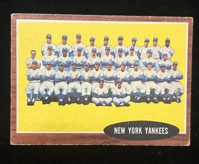 1962 TOPPS #251 NEW YORK YANKEES TEAM CARD MANTLE/FORD/MARIS/BERRA - Image 1 of 4