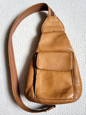 Mochila convertible vintage Y2K Tignanello de cuero marrón con cremallera trasera Foto 1 de 4