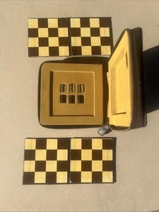 Eddie Bauer Travel Checkers Mini Magnet Brettspiel Lederetui Reißverschluss - Bild 1 von 4