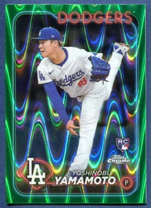 2024 Topps cromo Yoshinobu Yamamoto #18 refractor RayWave verde 51/99 - Imagen 1 de 2